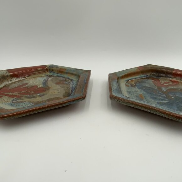 Set of 2 Signed Hexagon Blaisdell Pottery Plates Hand Painted Multicolor Glaze - Picture 4 of 8